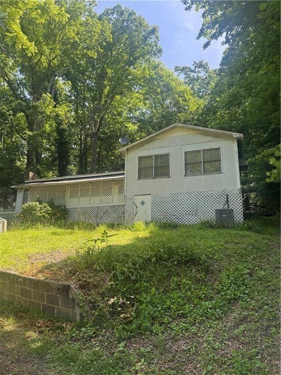 2 bedroom, 2 bathroom, 1,456 sq ft single family residence under contract at 2736 Ridgecrest Circle, Hiawassee, GA 30546