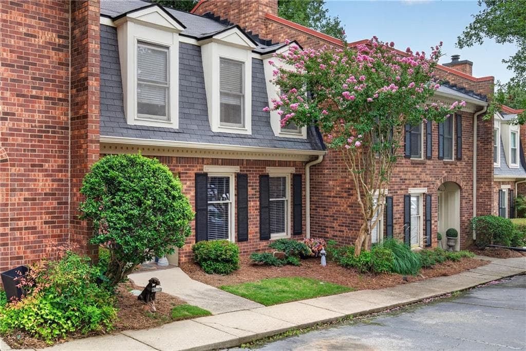 3 bedroom, 3 bathroom, 1,400 sq ft condominium for sale at 3 Pendleton Place, Atlanta, GA 30342 — photo 3