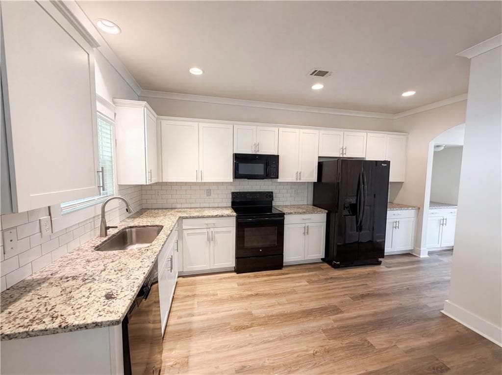 4 bedroom, 3 bathroom, 2,397 sq ft single family residence for sale at 239 Stonecreek Bend, Monroe, GA 30655 — photo 2