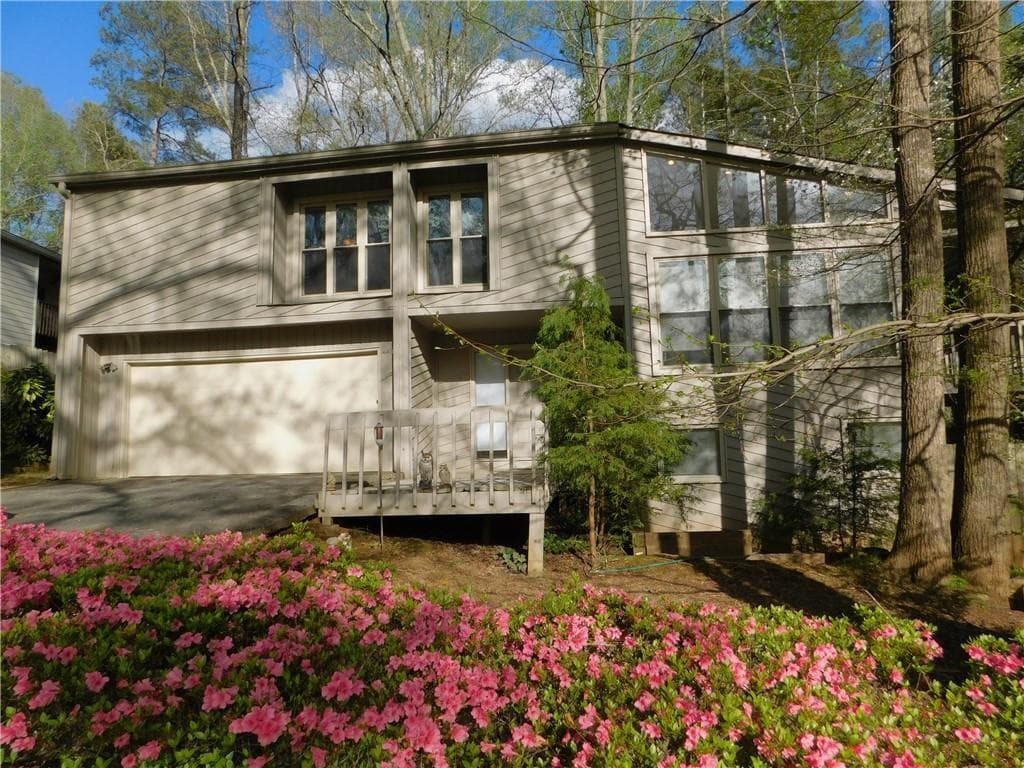 5 bedroom, 3 bathroom, 2,820 sq ft single family residence for rent at 1930 Annwicks Drive, Marietta, GA 30062 for $2,950 a month — photo 1 of 44