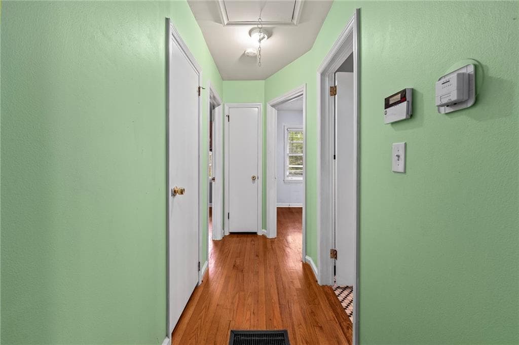 2 bedroom, 1 bathroom, 999 sq ft single family residence for sale at 1747 Crestridge Drive, Marietta, GA 30067 — photo 10