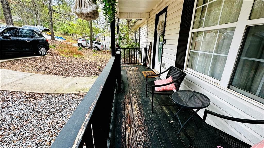 3 bedroom, 2 bathroom, 1,000 sq ft single family residence for sale at 6600 Crystal Cove Trail, Gainesville, GA 30506 — photo 2