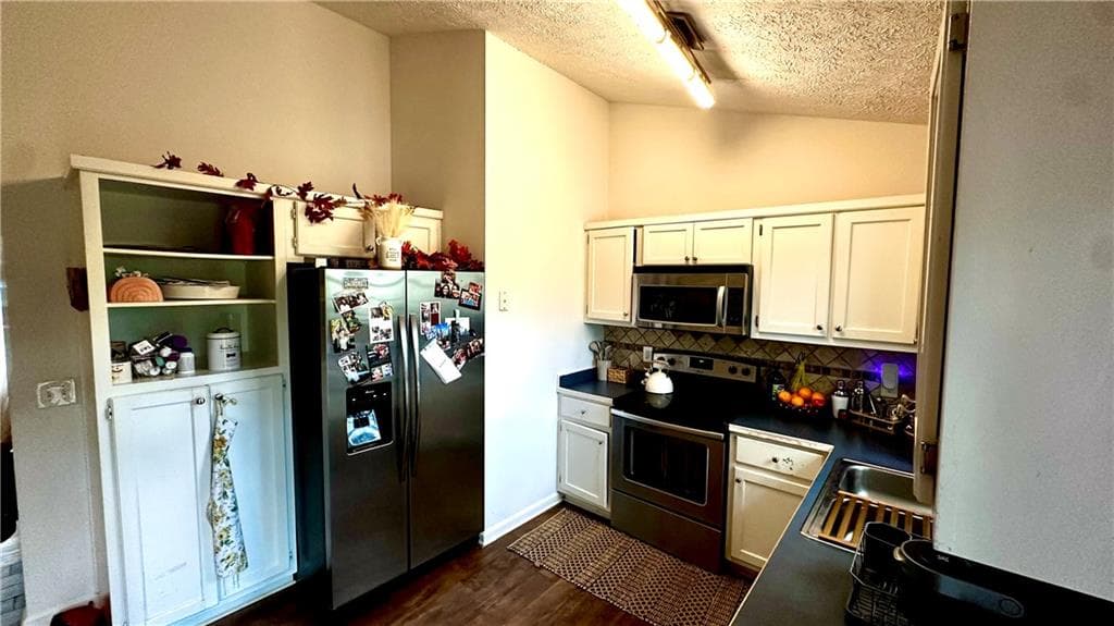 3 bedroom, 2 bathroom, 1,000 sq ft single family residence for sale at 6600 Crystal Cove Trail, Gainesville, GA 30506 — photo 5