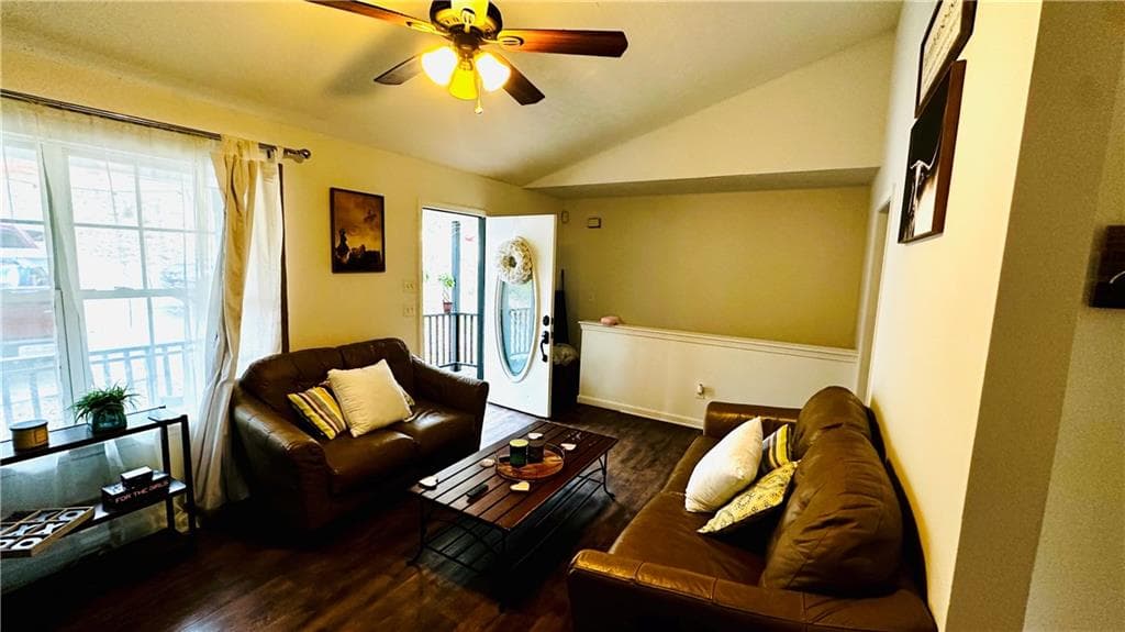 3 bedroom, 2 bathroom, 1,000 sq ft single family residence for sale at 6600 Crystal Cove Trail, Gainesville, GA 30506 — photo 7