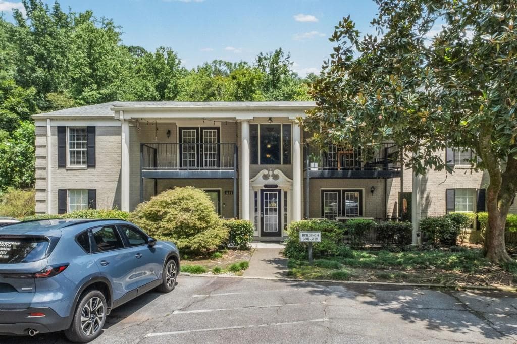 1 bedroom, 1 bathroom, 810 sq ft condominium for sale at 3613 Essex Avenue 60, Atlanta, GA 30339