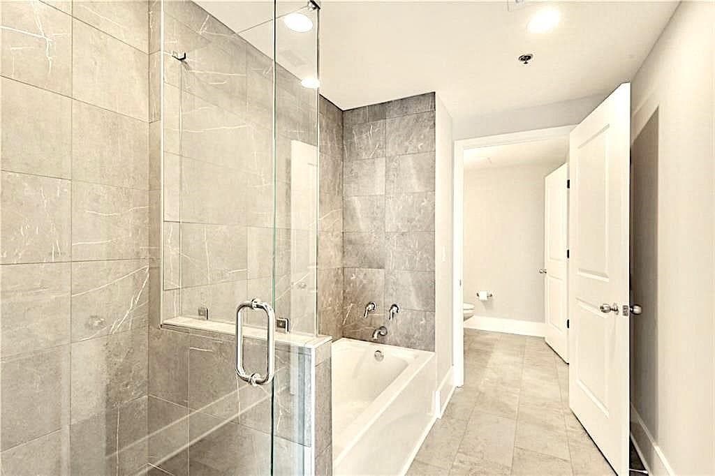 1 bedroom, 1 bathroom, 1,150 sq ft condominium for rent at 3338 Peachtree Road 2604, Atlanta, GA 30326 for $2,300 a month — photo 2