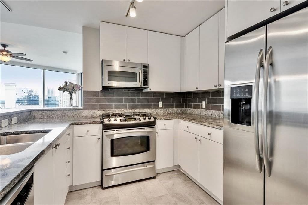 1 bedroom, 1 bathroom, 1,150 sq ft condominium for rent at 3338 Peachtree Road 2604, Atlanta, GA 30326 for $2,300 a month — photo 5