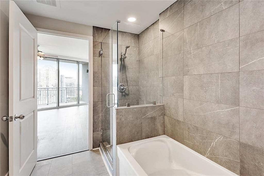 1 bedroom, 1 bathroom, 1,150 sq ft condominium for rent at 3338 Peachtree Road 2604, Atlanta, GA 30326 for $2,300 a month — photo 7