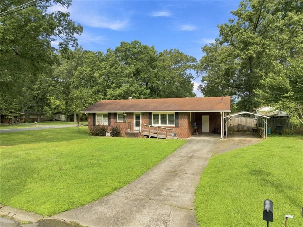 2 bedroom, 1 bathroom, 1,000 sq ft single family residence for sale at 1 Eugenia Circle, Rome, GA 30165