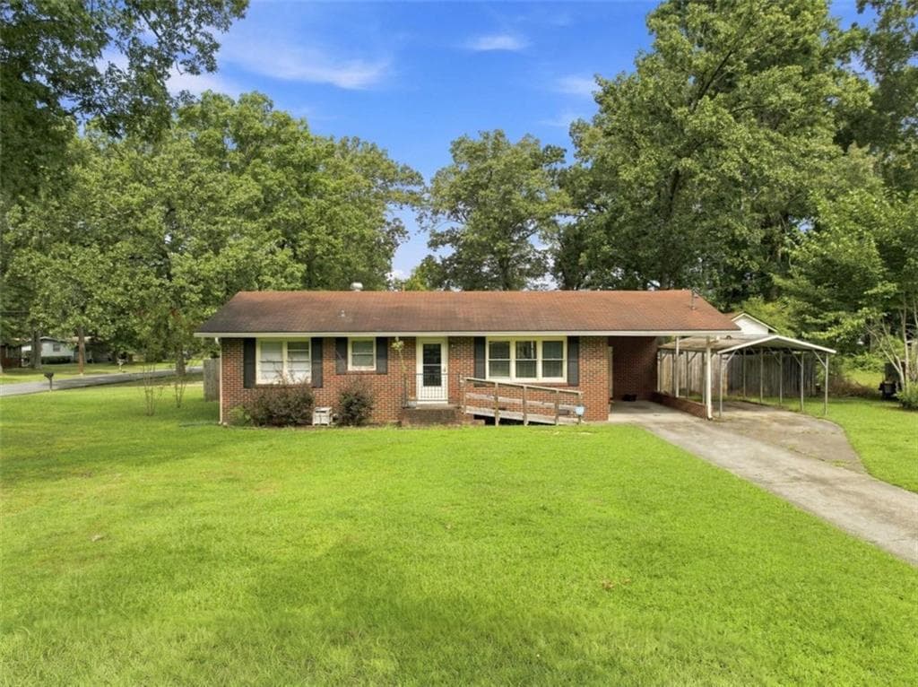 2 bedroom, 1 bathroom, 1,000 sq ft single family residence for sale at 1 Eugenia Circle, Rome, GA 30165 — photo 2