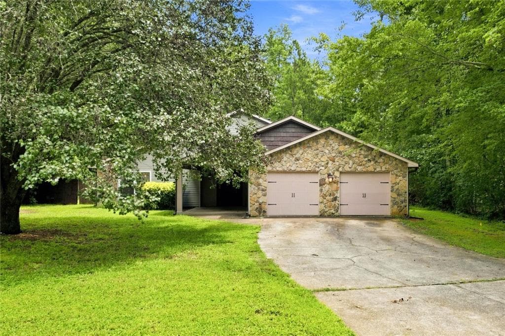 3 bedroom, 2 bathroom, 1,910 sq ft single family residence under contract at 4632 Yeager Road, Douglasville, GA 30135