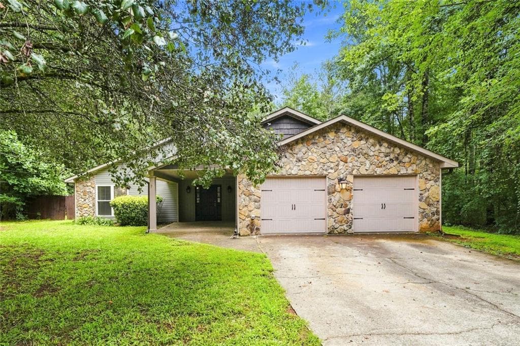 3 bedroom, 2 bathroom, 1,910 sq ft single family residence under contract at 4632 Yeager Road, Douglasville, GA 30135 — photo 2
