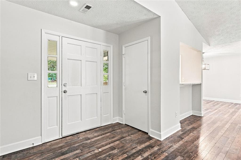 3 bedroom, 2 bathroom, 1,910 sq ft single family residence under contract at 4632 Yeager Road, Douglasville, GA 30135 — photo 5