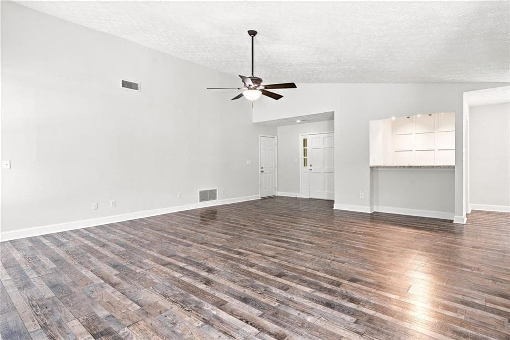 3 bedroom, 2 bathroom, 1,910 sq ft single family residence under contract at 4632 Yeager Road, Douglasville, GA 30135 — photo 9
