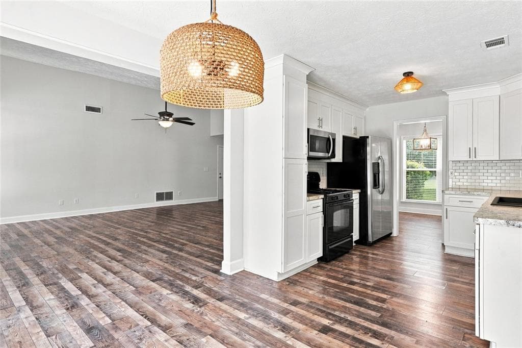 3 bedroom, 2 bathroom, 1,910 sq ft single family residence under contract at 4632 Yeager Road, Douglasville, GA 30135 — photo 10