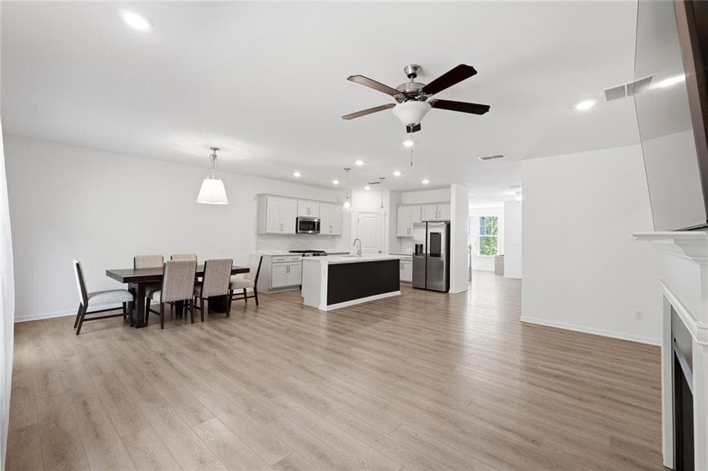 5 bedroom, 4 bathroom, 2,814 sq ft single family residence for sale at 188 Foxhill Drive, Dawsonville, GA 30534 — photo 5