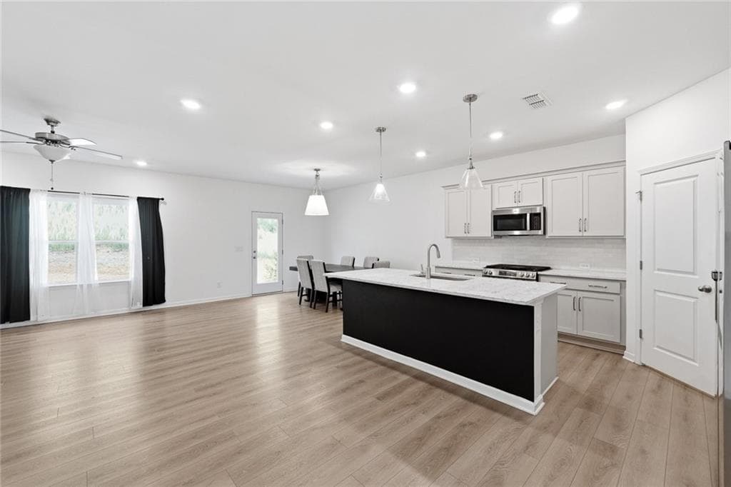 5 bedroom, 4 bathroom, 2,814 sq ft single family residence for sale at 188 Foxhill Drive, Dawsonville, GA 30534 — photo 6
