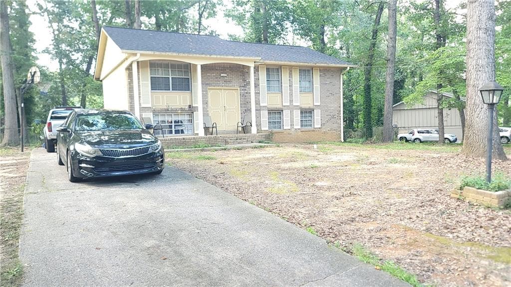 3 bedroom, 2 bathroom, 1,462 sq ft single family residence for sale at 3095 Fern Valley Drive, Marietta, GA 30008 — photo 2