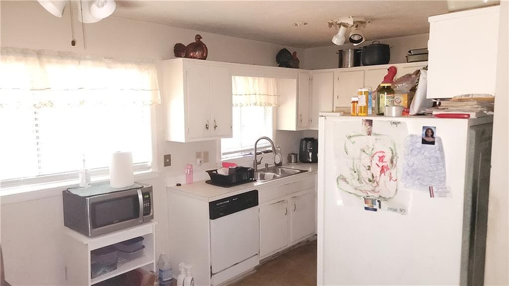 3 bedroom, 2 bathroom, 1,462 sq ft single family residence for sale at 3095 Fern Valley Drive, Marietta, GA 30008 — photo 5
