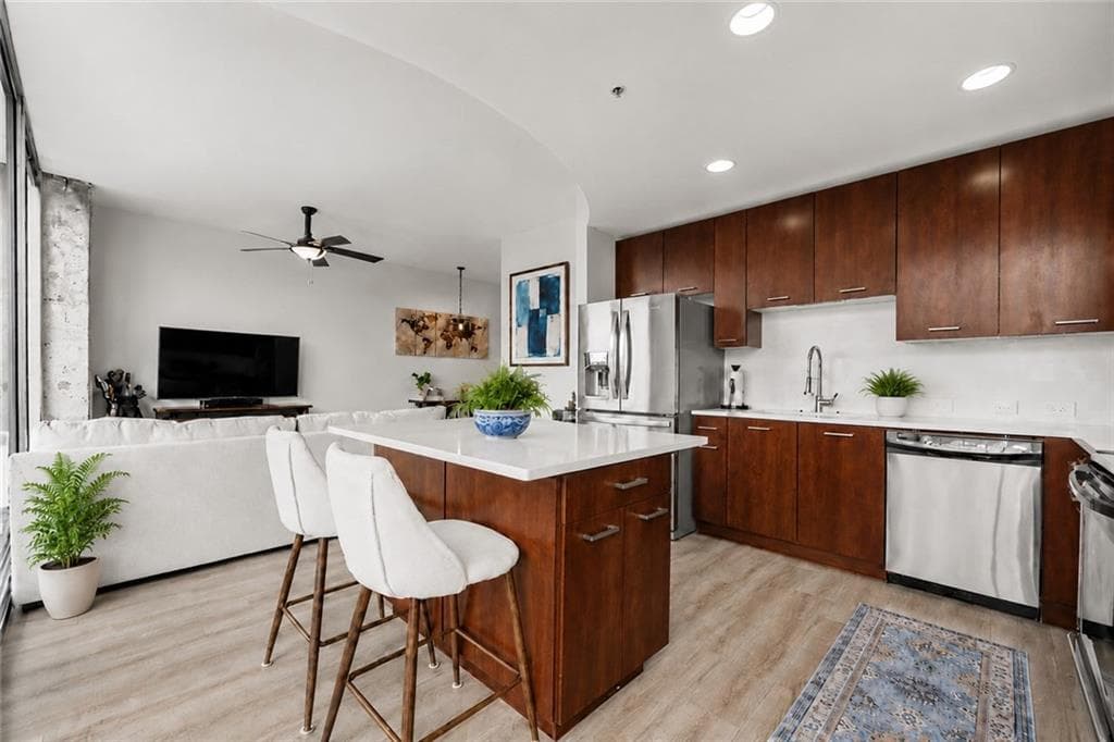 1 bedroom, 1 bathroom, 824 sq ft condominium under contract at 3300 Windy Ridge Parkway 1007, Atlanta, GA 30339 — photo 7