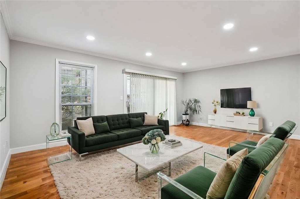 2 bedroom, 2 bathroom, 1,206 sq ft home for sale at 6851 Roswell Road F32, Sandy Springs, GA