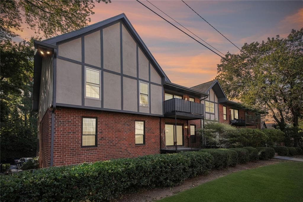 2 bedroom, 2 bathroom, 1,206 sq ft condominium for sale at 6851 Roswell Road F32, Sandy Springs, GA 30328 — photo 5