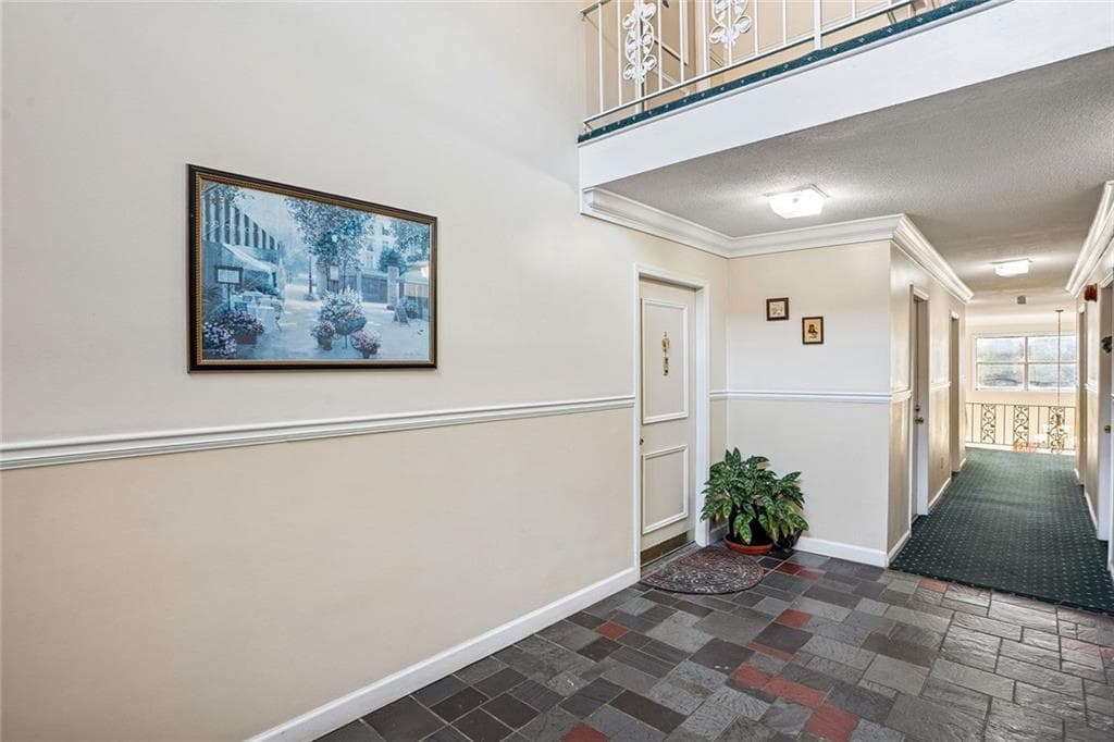 2 bedroom, 2 bathroom, 1,206 sq ft condominium for sale at 6851 Roswell Road F32, Sandy Springs, GA 30328 — photo 8