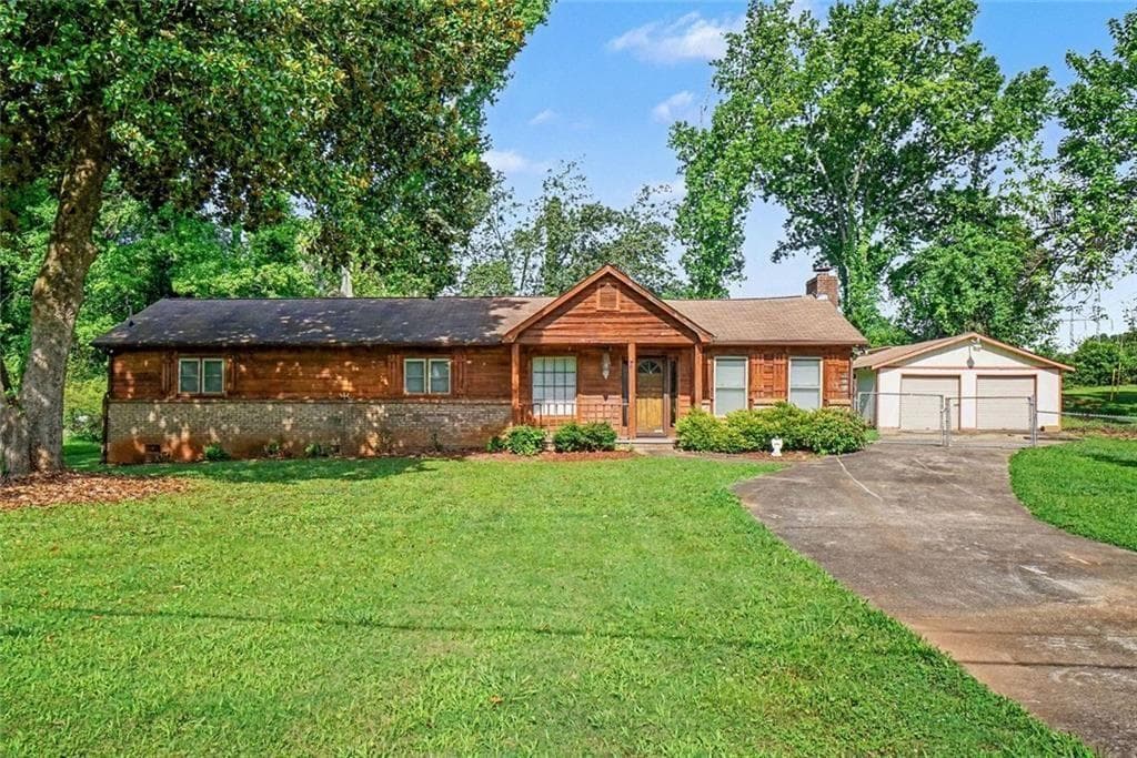 3 bedroom, 2 bathroom, 1,560 sq ft single family residence sold at 8865 North View Drive, Lithia Springs, GA 30122