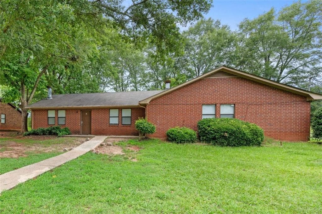 2 bedroom, 1 bathroom, 1,000 sq ft duplex for rent at 117 Tanglewood Drive A, Monroe, GA 30656 for $1,425 a month