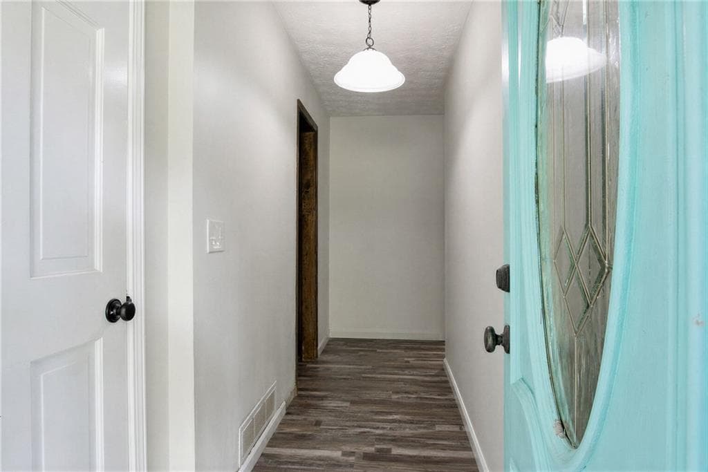 4 bedroom, 3 bathroom, 2,184 sq ft single family residence for sale at 110 Crestmont Drive, Calhoun, GA 30701 — photo 5