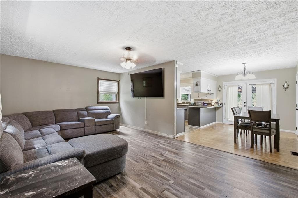 4 bedroom, 3 bathroom, 2,184 sq ft single family residence for sale at 110 Crestmont Drive, Calhoun, GA 30701 — photo 8