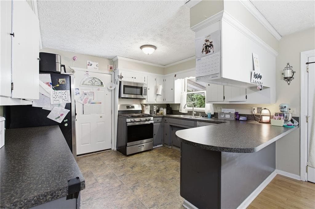 4 bedroom, 3 bathroom, 2,184 sq ft single family residence for sale at 110 Crestmont Drive, Calhoun, GA 30701 — photo 9