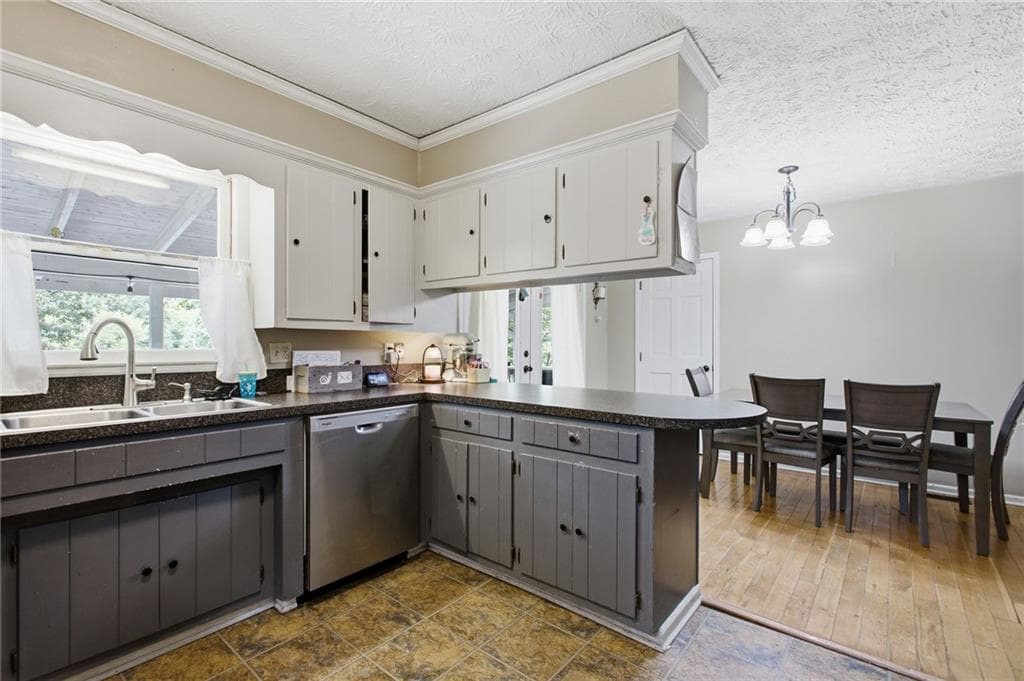4 bedroom, 3 bathroom, 2,184 sq ft single family residence for sale at 110 Crestmont Drive, Calhoun, GA 30701 — photo 10