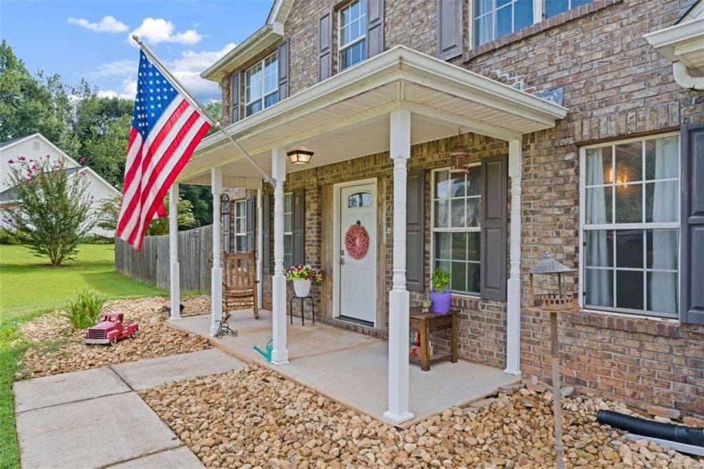 4 bedroom, 3 bathroom, 1,863 sq ft single family residence under contract at 1115 Patton Way, Mcdonough, GA 30252 — photo 2