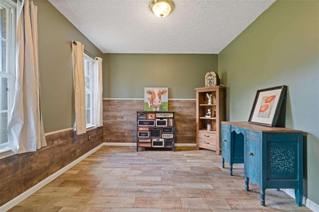4 bedroom, 3 bathroom, 1,863 sq ft single family residence under contract at 1115 Patton Way, Mcdonough, GA 30252 — photo 4