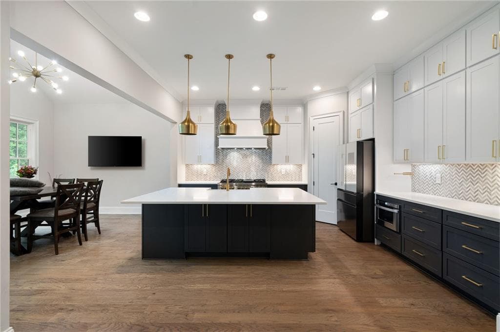 6 bedroom, 6 bathroom, 4,414 sq ft single family residence under contract at 4511 Caroline Walk, Atlanta, GA 30338 — photo 3