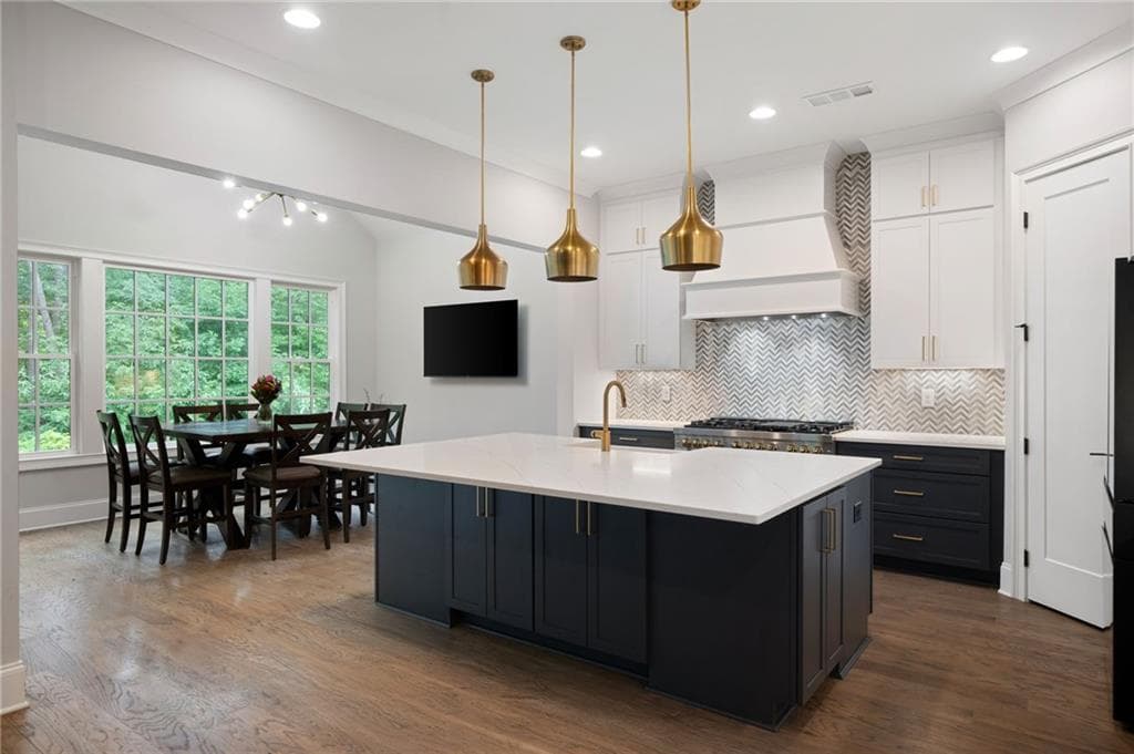 6 bedroom, 6 bathroom, 4,414 sq ft single family residence under contract at 4511 Caroline Walk, Atlanta, GA 30338 — photo 4