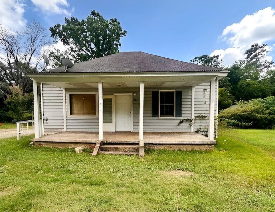 2 bedroom, 1 bathroom, 1,046 sq ft single family residence for sale at 54 Bleachery Street, Griffin, GA 30223