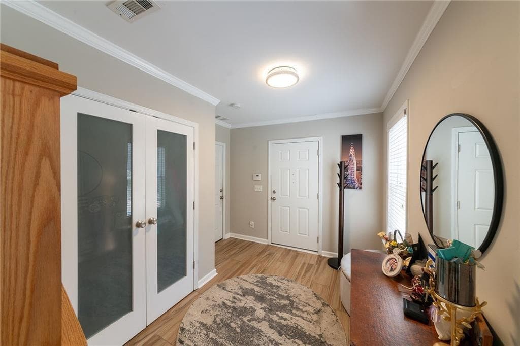 3 bedroom, 3 bathroom, 2,282 sq ft townhouse for rent at 300 Halah Circle, Atlanta, GA 30328 for $3,500 a month — photo 2