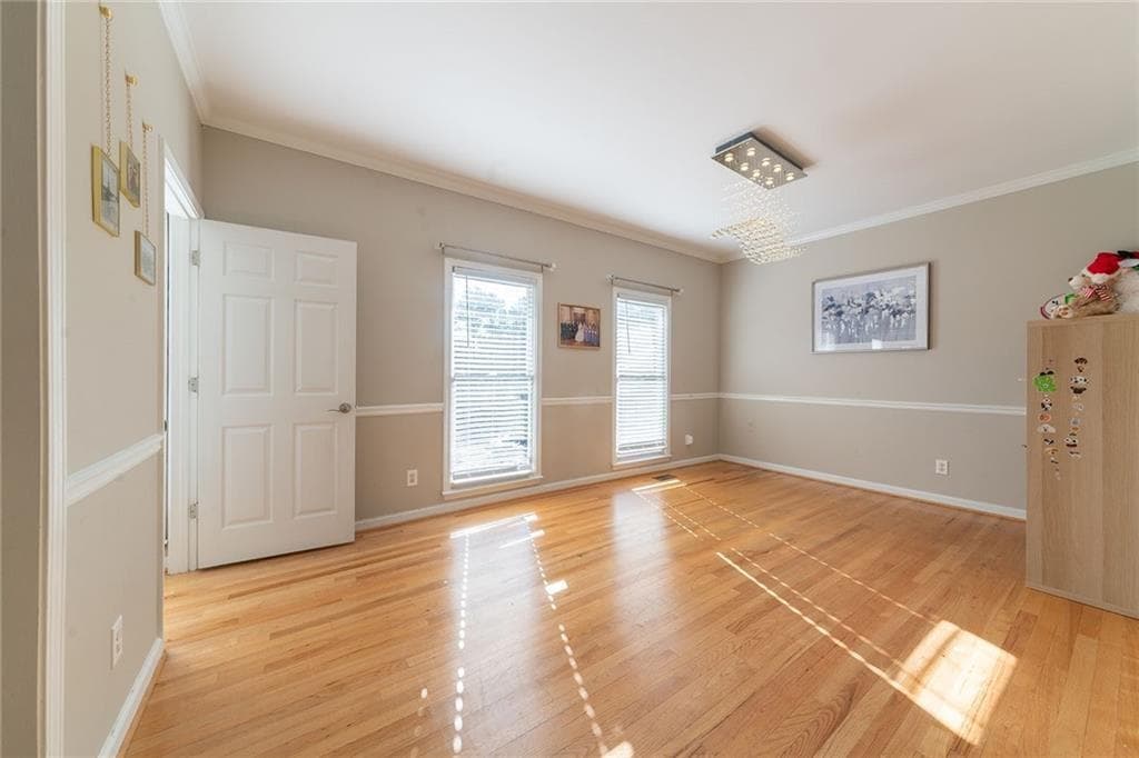 3 bedroom, 3 bathroom, 2,282 sq ft townhouse for rent at 300 Halah Circle, Atlanta, GA 30328 for $3,500 a month — photo 5