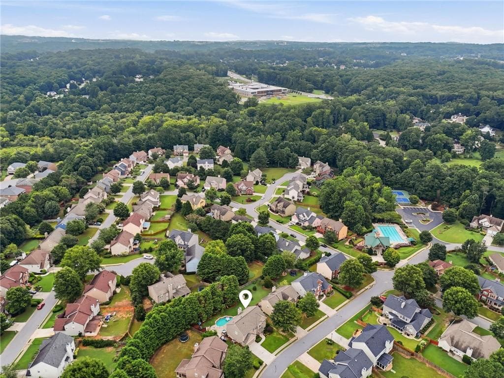 4 bedroom, 3 bathroom, 2,640 sq ft single family residence for sale at 5165 Huntington Crest Lane, Cumming, GA 30040 — photo 4