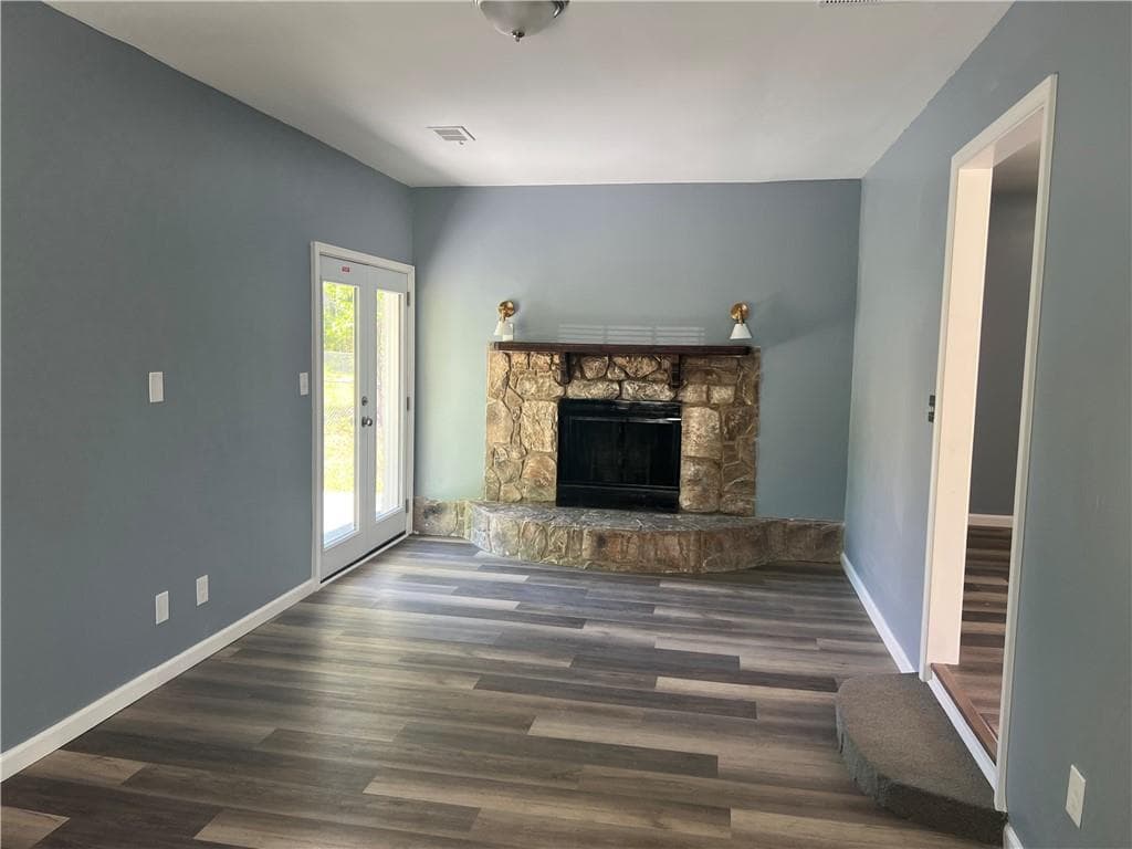3 bedroom, 2 bathroom, 1,320 sq ft single family residence for sale at 2875 Carriage Lane, Atlanta, GA 30349 — photo 4