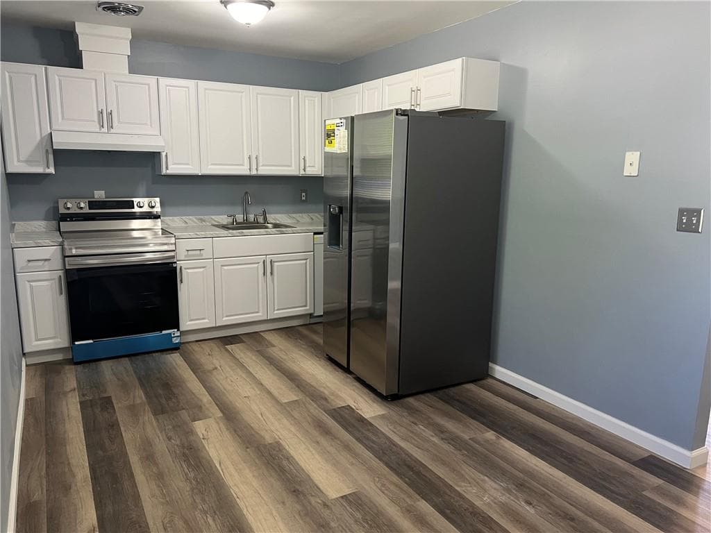 3 bedroom, 2 bathroom, 1,320 sq ft single family residence for sale at 2875 Carriage Lane, Atlanta, GA 30349 — photo 6