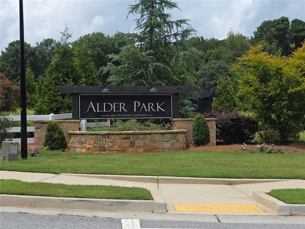 4 bedroom, 3 bathroom, 2,192 sq ft single family residence for rent at 2048 Boxwood Circle, Conyers, GA 30094 for $2,400 a month — photo 4