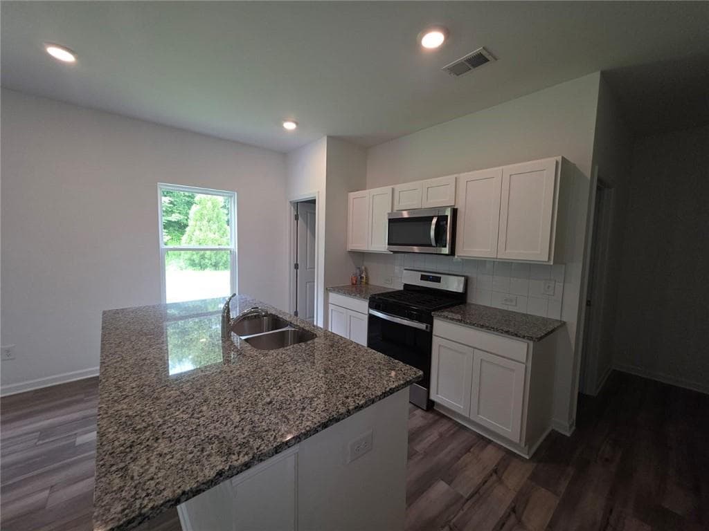 4 bedroom, 3 bathroom, 2,192 sq ft single family residence for rent at 2048 Boxwood Circle, Conyers, GA 30094 for $2,400 a month — photo 8