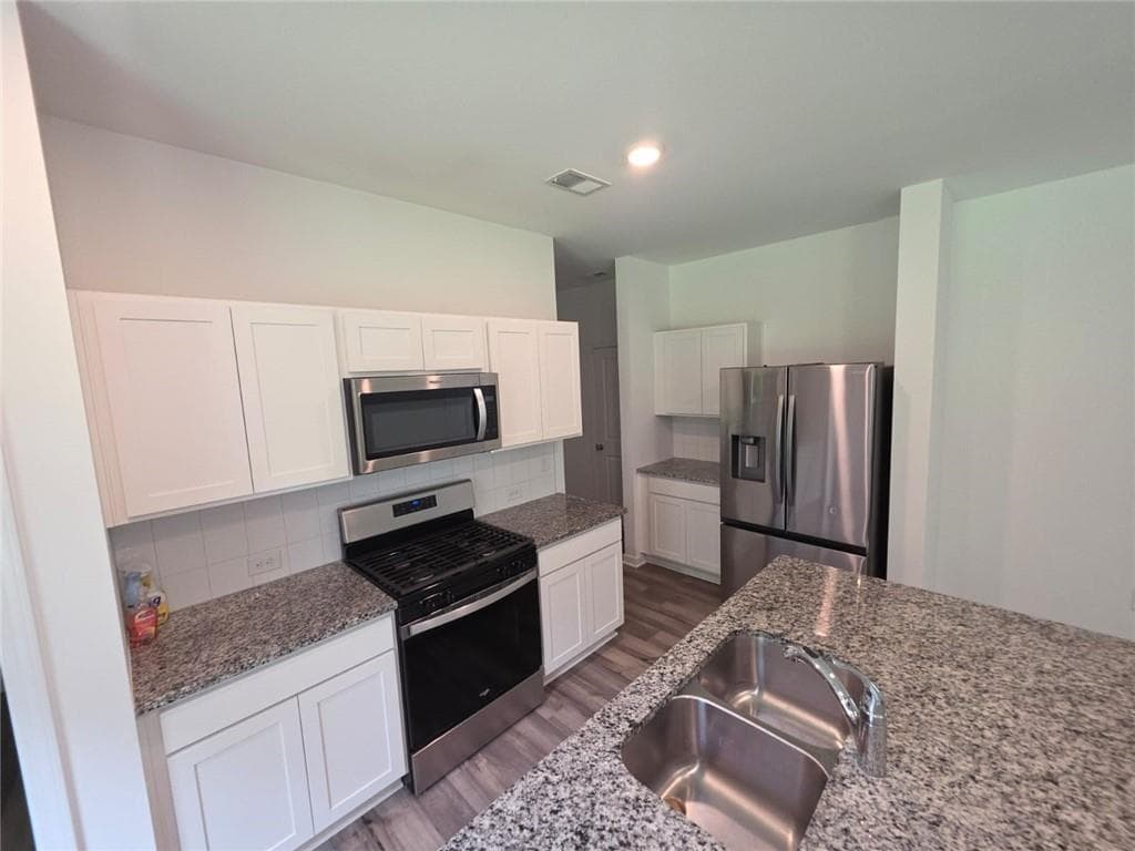 4 bedroom, 3 bathroom, 2,192 sq ft single family residence for rent at 2048 Boxwood Circle, Conyers, GA 30094 for $2,400 a month — photo 9