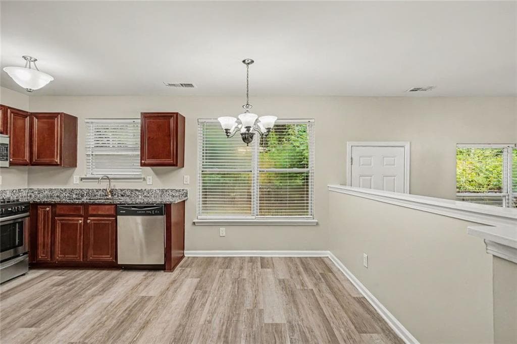 4 bedroom, 3 bathroom, 2,403 sq ft single family residence for sale at 509 Trotters Lane, Mcdonough, GA 30252 — photo 7