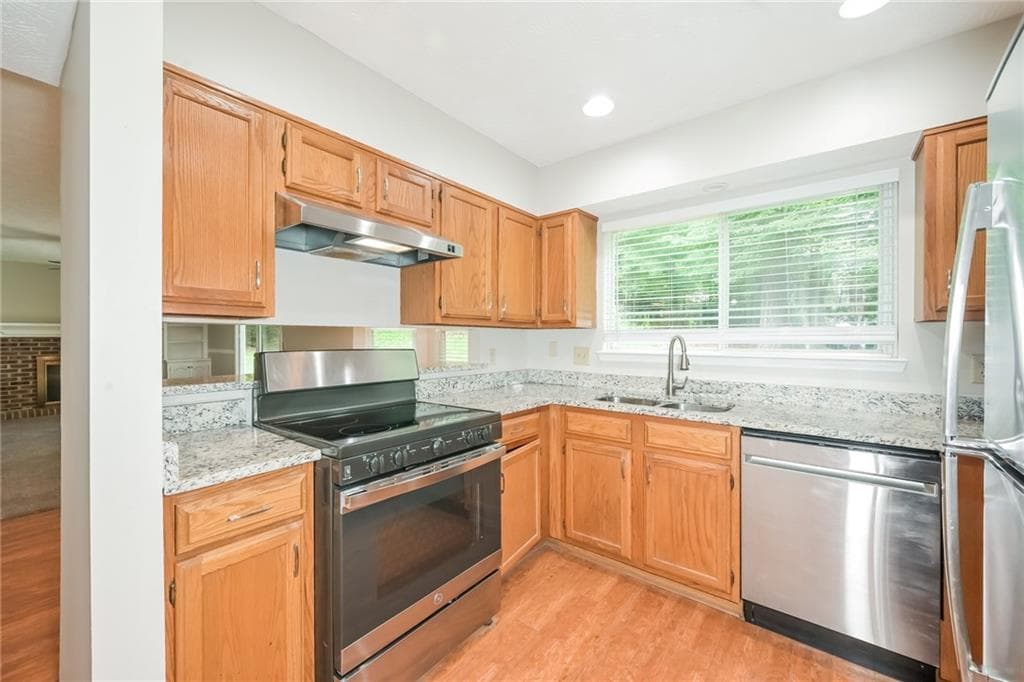 3 bedroom, 3 bathroom, 1,685 sq ft single family residence for rent at 10450 Summer Creek Drive, Johns Creek, GA 30022 for $2,595 a month — photo 2