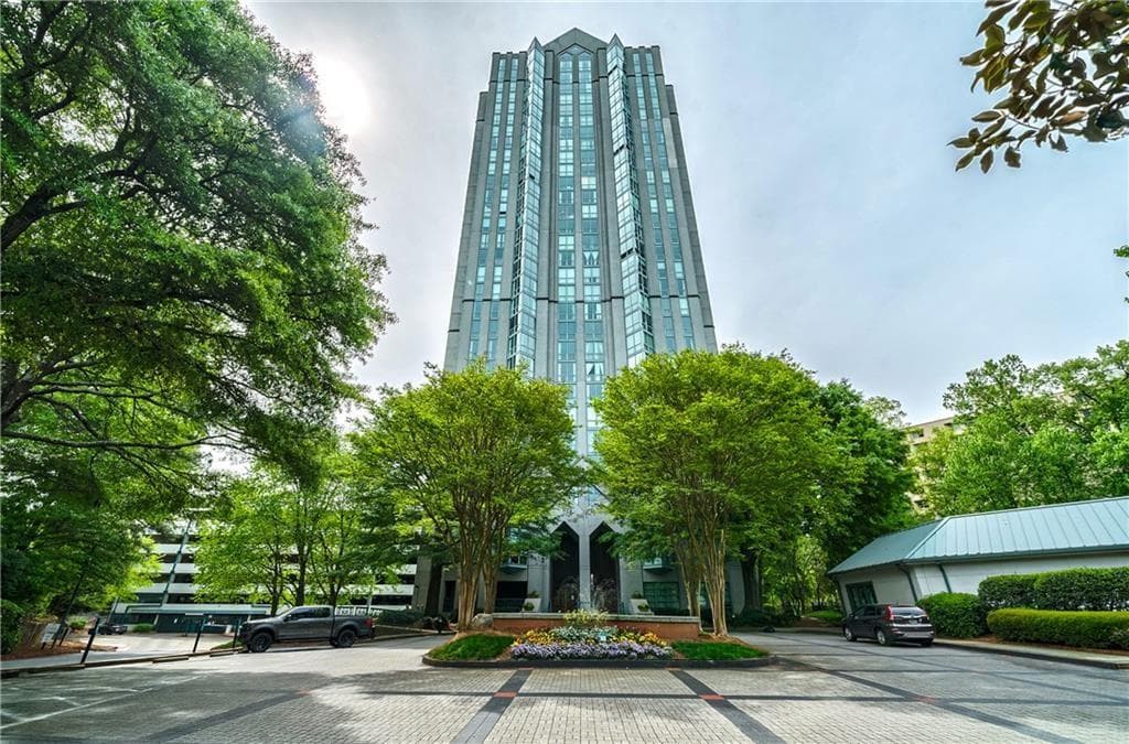 1 bedroom, 1 bathroom, 543 sq ft condominium for sale at 2870 Pharr Court 1808, Atlanta, GA 30305 — photo 4