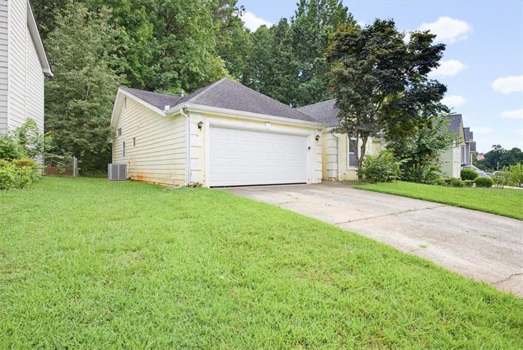3 bedroom, 2 bathroom, 1,428 sq ft single family residence for sale at 2710 Waterford Park Drive, Lawrenceville, GA 30044 — photo 2